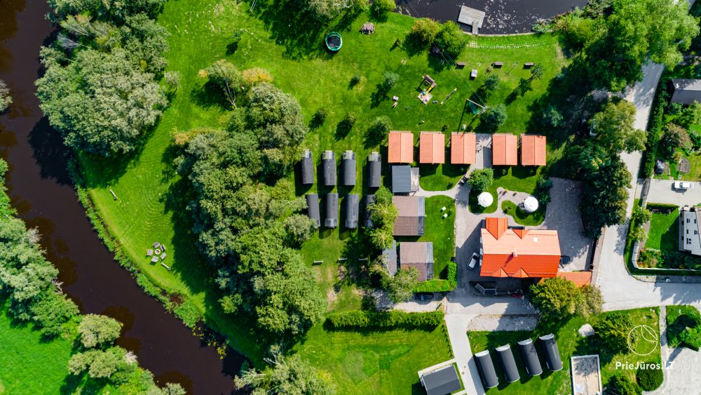 Fetingas - wooden houses and guest house on the river bank