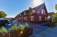 Nida, Triple-room Holiday Apartment for Rent. There is an arbor with garden furniture in the yard!
