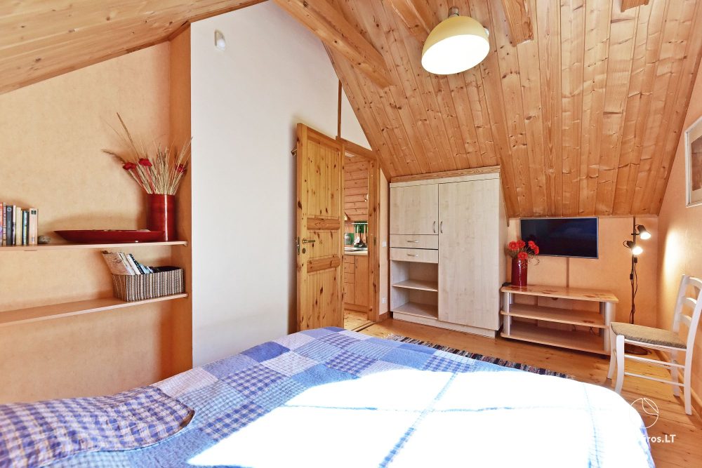 Double-room apartment on the 1st floor with a separate entrance (2+2) - Medus