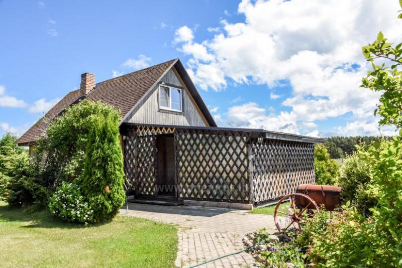 Rooms and wooden holiday cottage for rent in Jurkalne Avoti