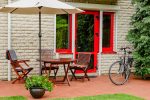 Уютный коттедж Family Inn с террасой