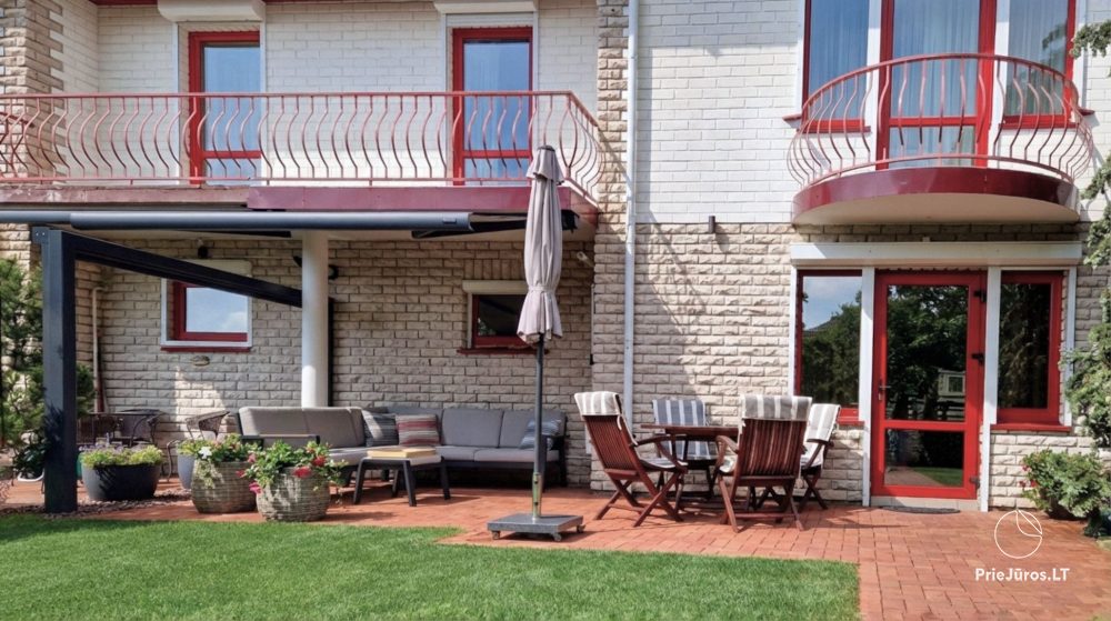 Уютный коттедж Family Inn с террасой - 1