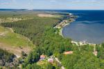 Two apartments with a yard and a hot tub in Preila