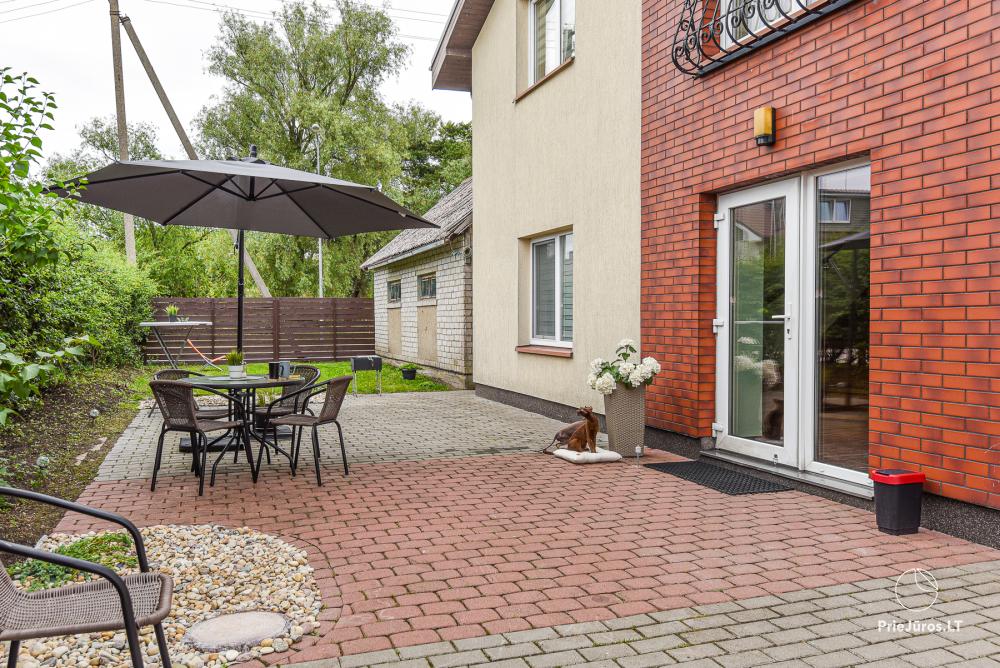 Guest house by the sea in Melnrage
