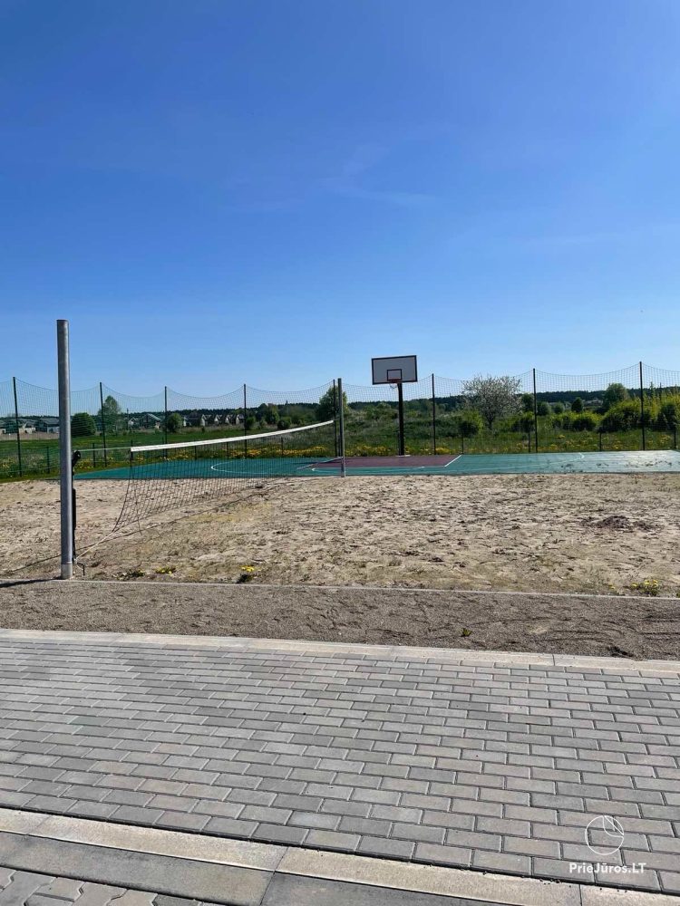 Cozy apartment with heated outdoor pool, gym and children's playroom near the sea!