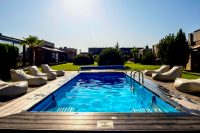 Sea Garden – holiday home with a pool in Kunigiškiai