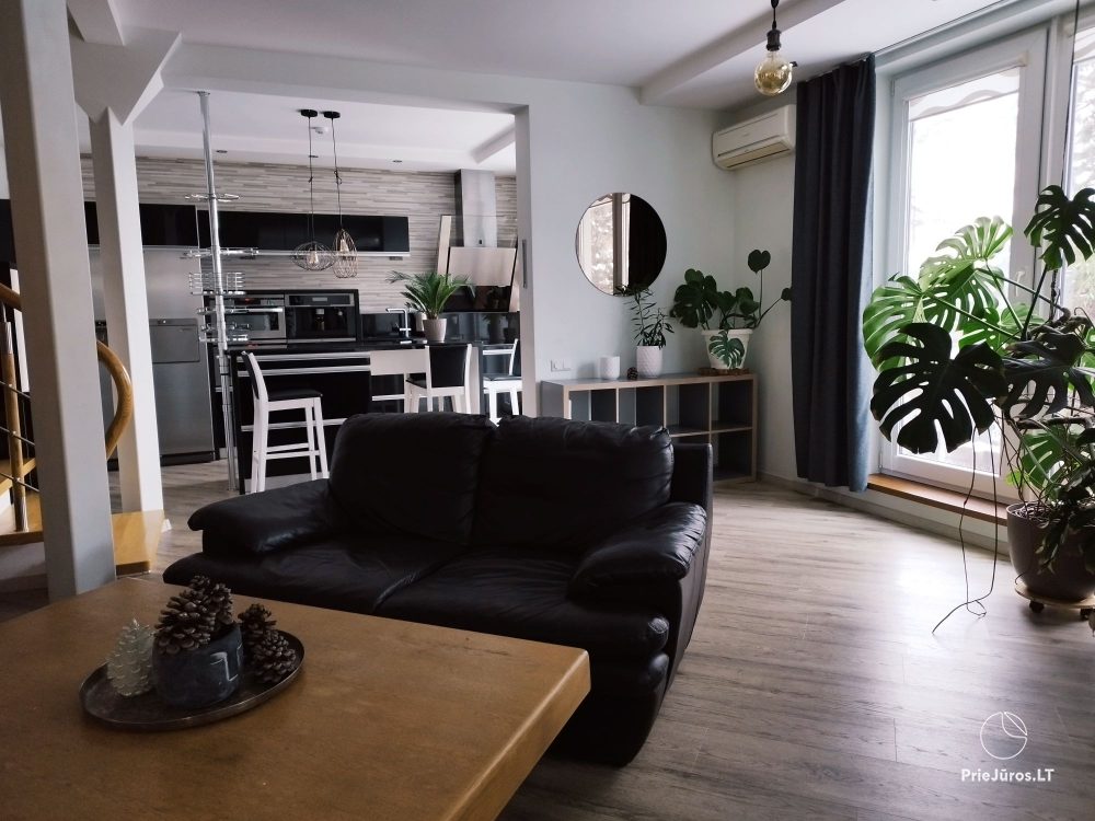 Seaside Breeze Cottage in 1 Melnragė, right by the sea