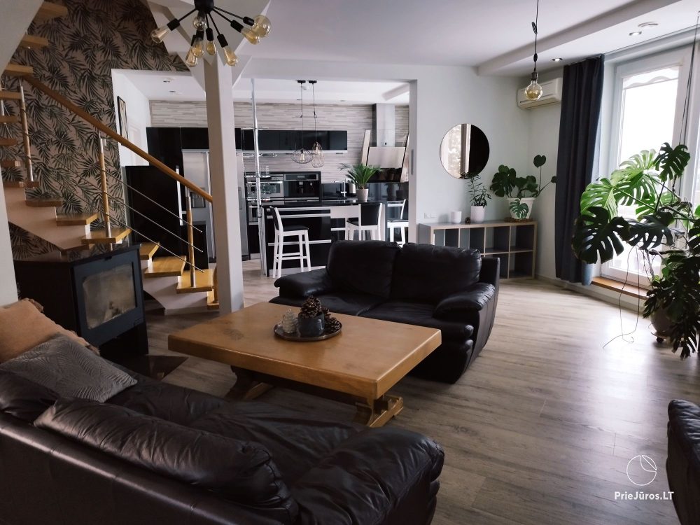 Seaside Breeze Cottage in 1 Melnragė, right by the sea