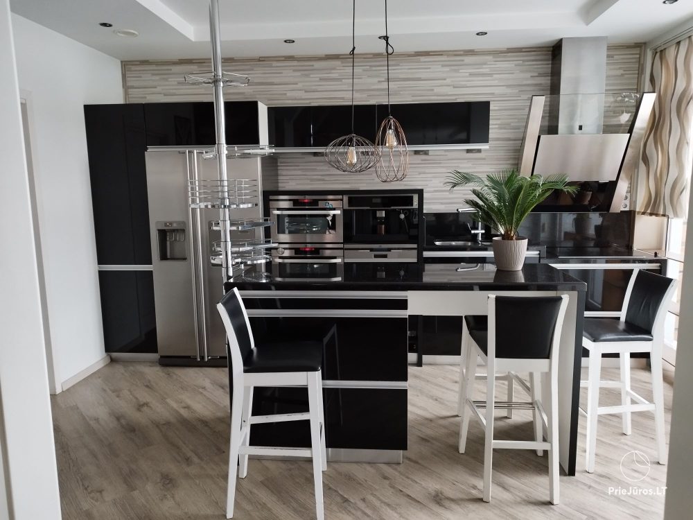 Seaside Breeze Cottage in 1 Melnragė, right by the sea