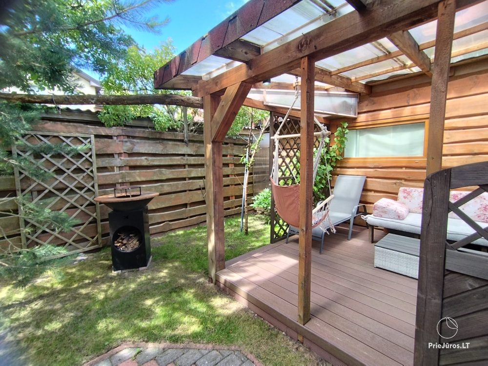 Seaside Breeze Cottage in 1 Melnragė, right by the sea
