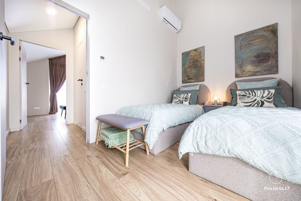 Lyrika home - в Монцишкес - просторный коттедж с террасой на четыре человека, 2 спальни, в новом квартале J7 Beržas с бассейнами, саунами и барбекю