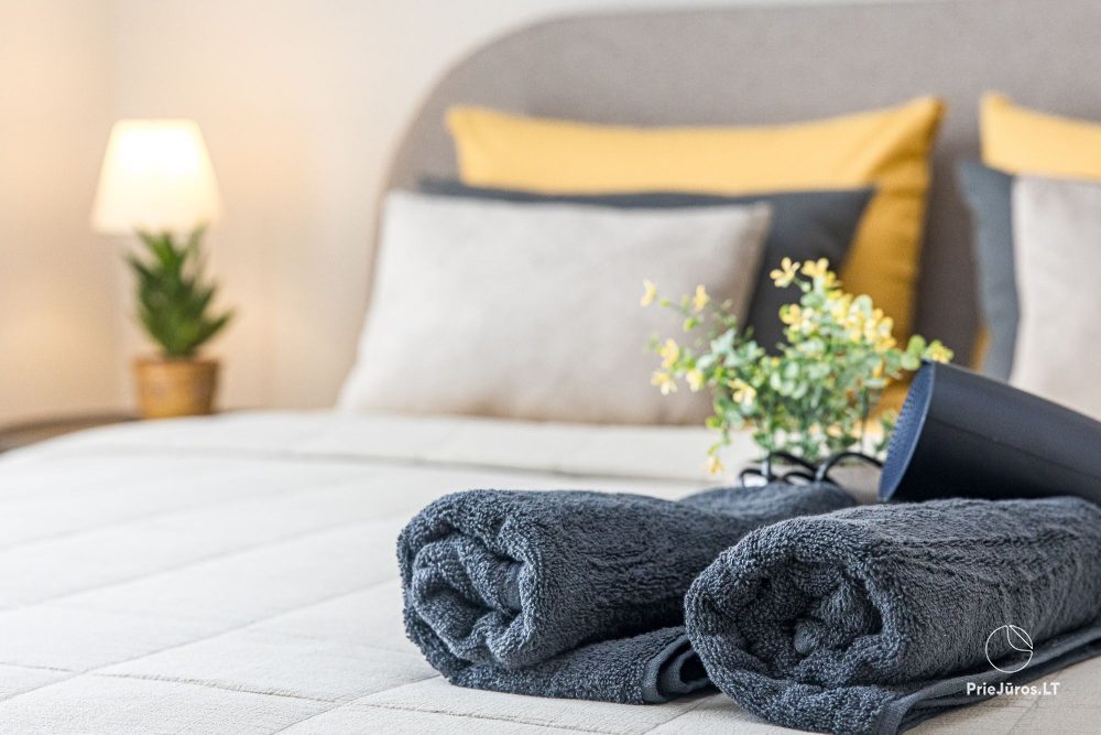 Lyrika home - в Монцишкес - просторный коттедж с террасой на четыре человека, 2 спальни, в новом квартале J7 Beržas с бассейнами, саунами и барбекю