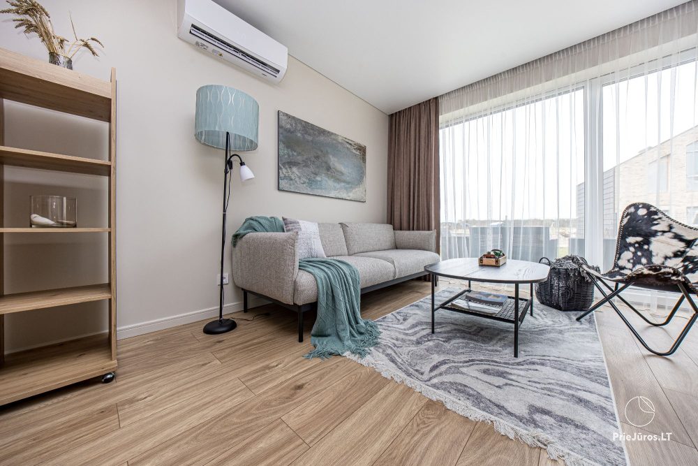 Lyrika home - в Монцишкес - просторный коттедж с террасой на четыре человека, 2 спальни, в новом квартале J7 Beržas с бассейнами, саунами и барбекю