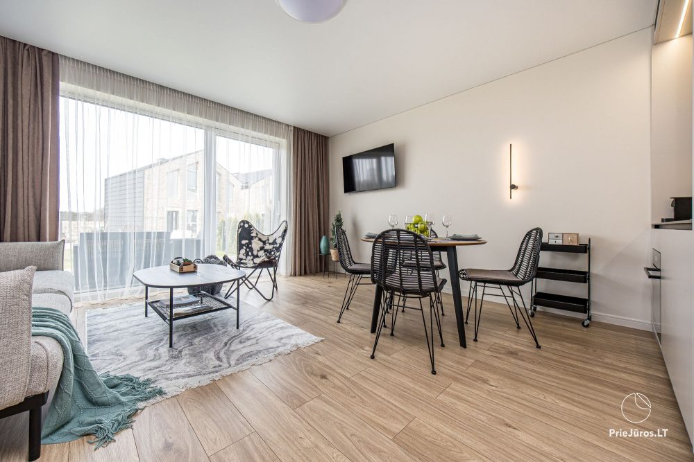 Lyrika home - в Монцишкес - просторный коттедж с террасой на четыре человека, 2 спальни, в новом квартале J7 Beržas с бассейнами, саунами и барбекю