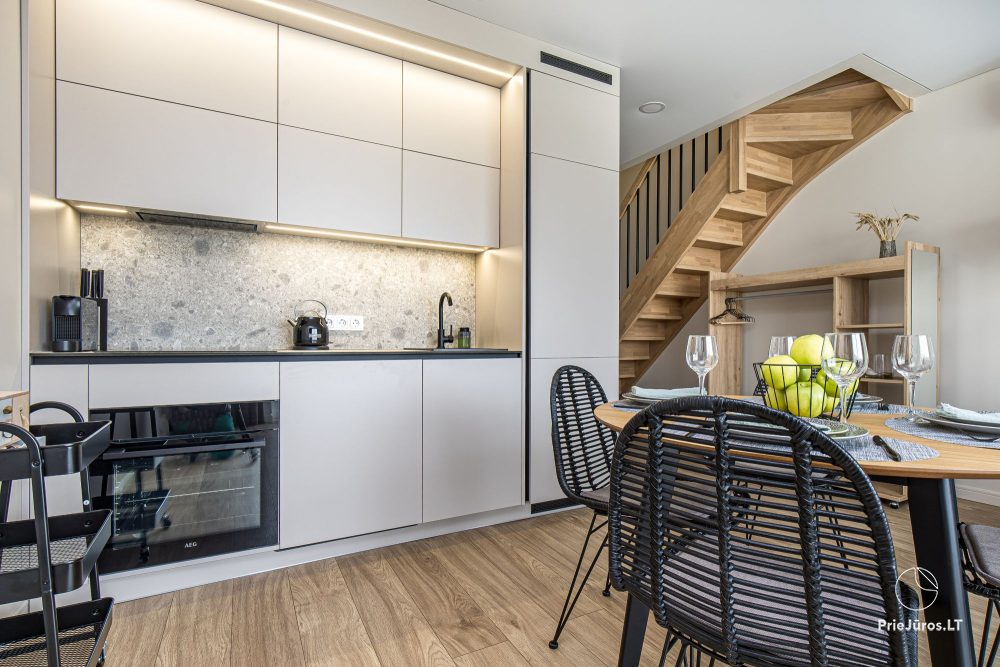 Lyrika home - в Монцишкес - просторный коттедж с террасой на четыре человека, 2 спальни, в новом квартале J7 Beržas с бассейнами, саунами и барбекю