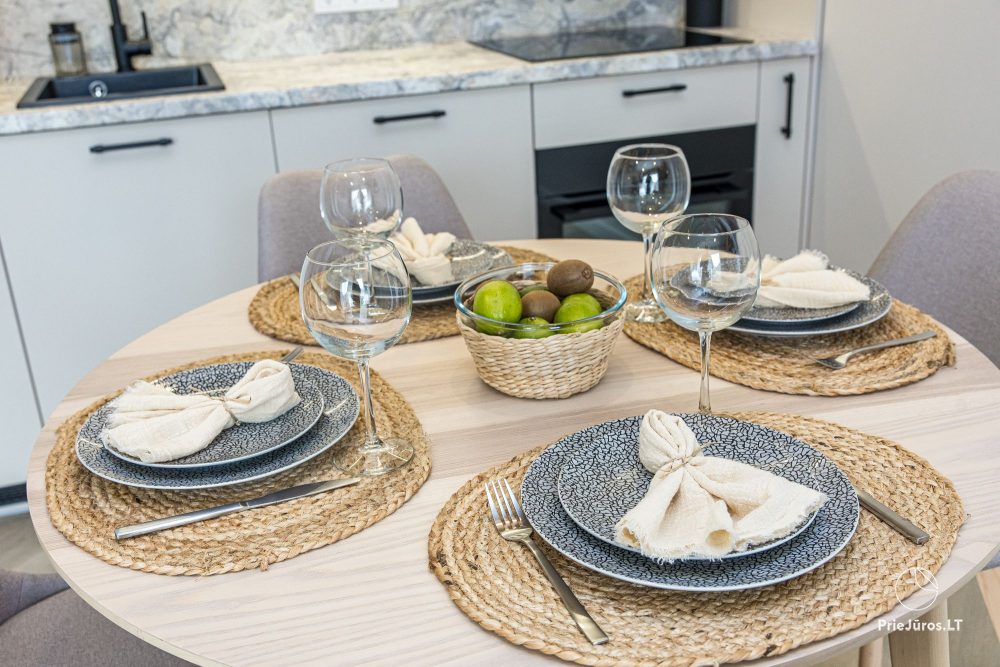 Novelė home - Просторный двухспальный коттедж с террасой для четверых в Монцишкес, в новом квартале J7 Beržas с бассейнами и саунами, барбекю