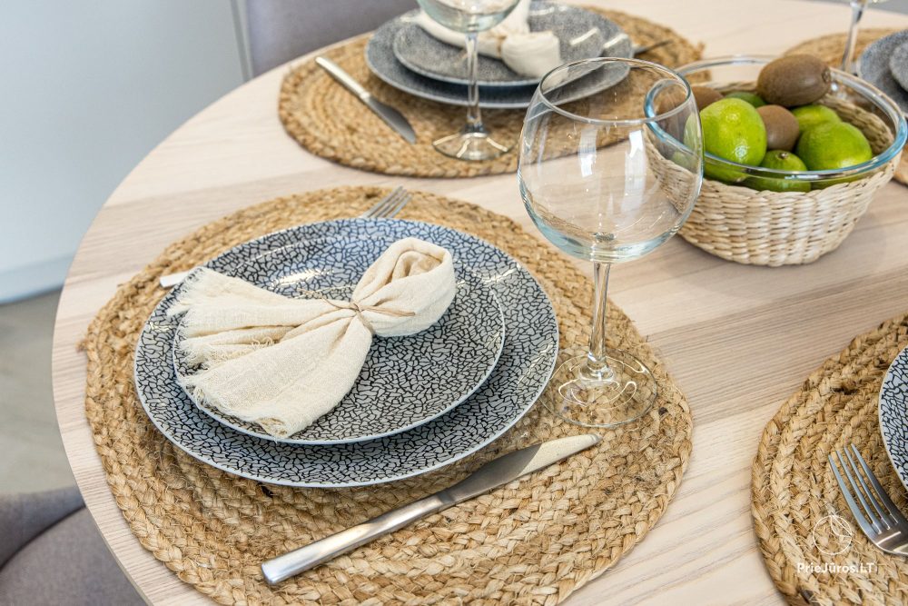 Novelė home - Просторный двухспальный коттедж с террасой для четверых в Монцишкес, в новом квартале J7 Beržas с бассейнами и саунами, барбекю