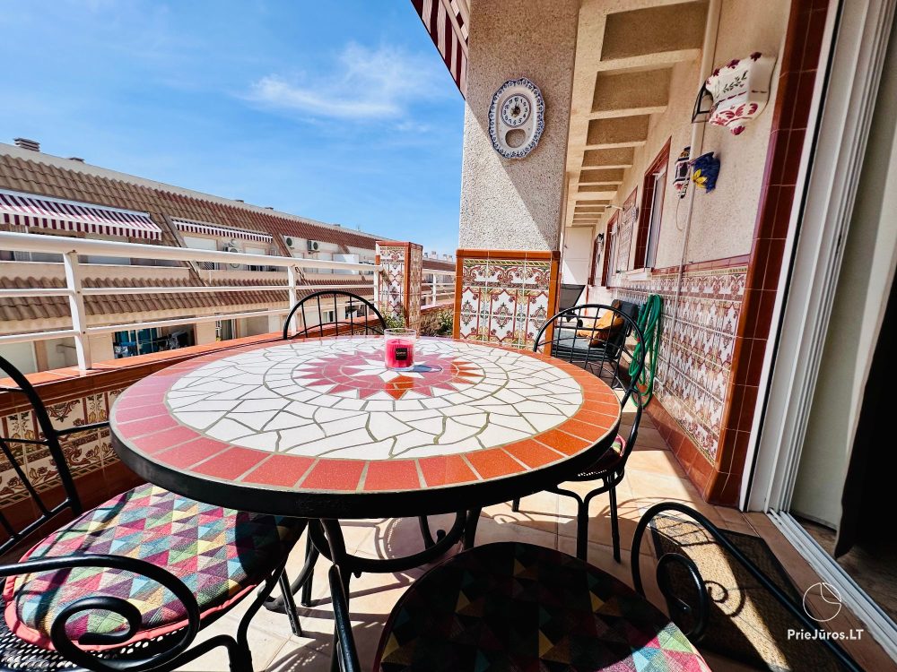 Flat with large terrace and pool in Alicante