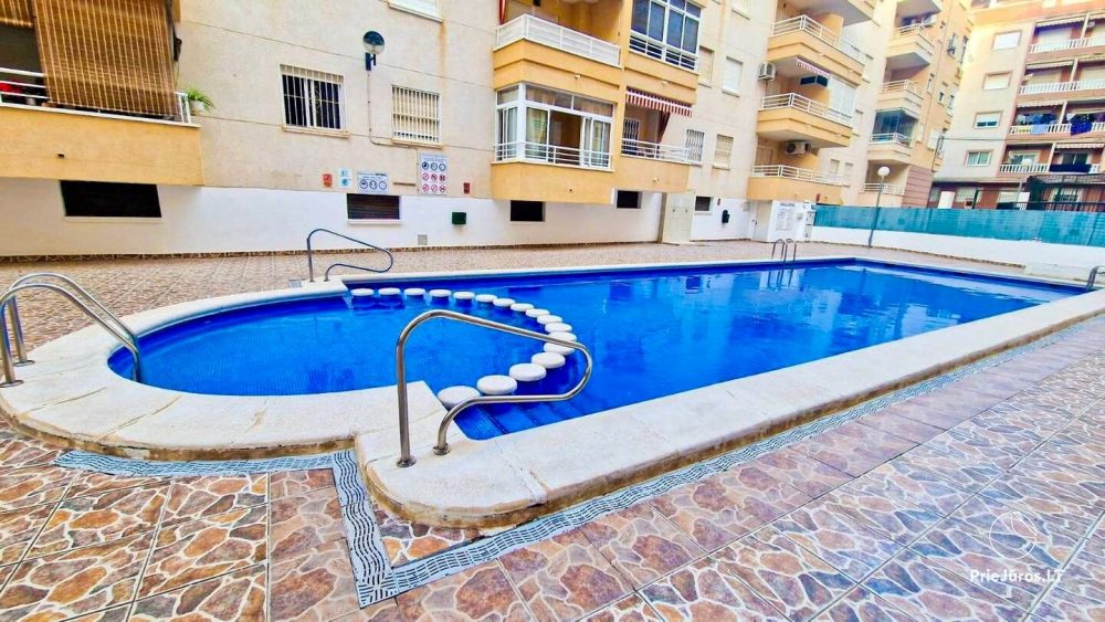 Flat with large terrace and pool in Alicante
