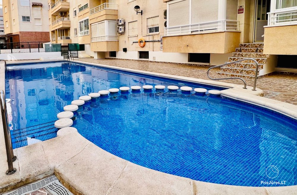 Flat with large terrace and pool in Alicante