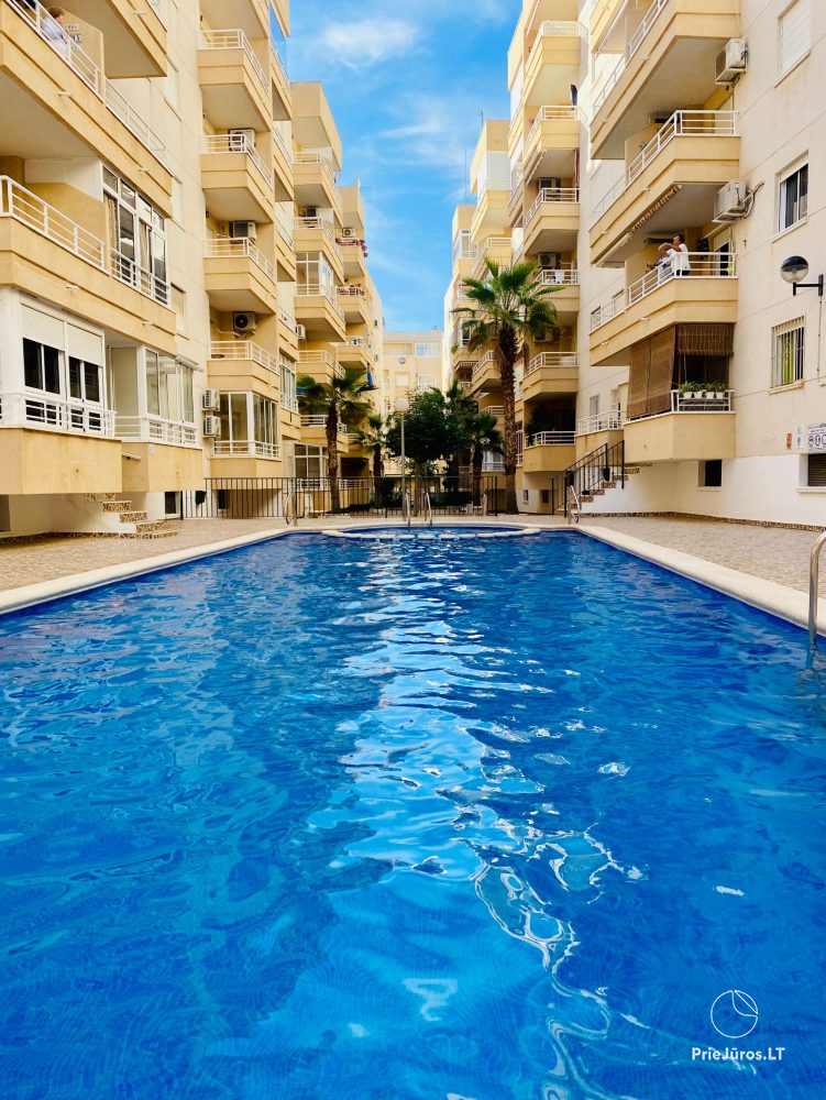 Flat with large terrace and pool in Alicante