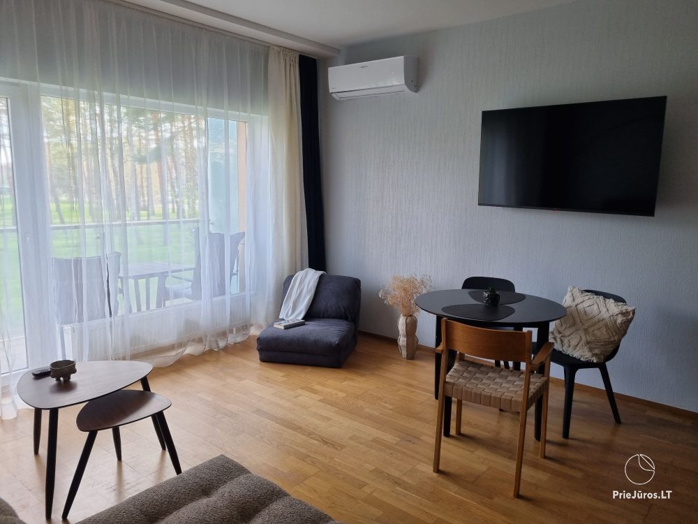 Sunny holiday flat-studio with terrace in calm place near the sea