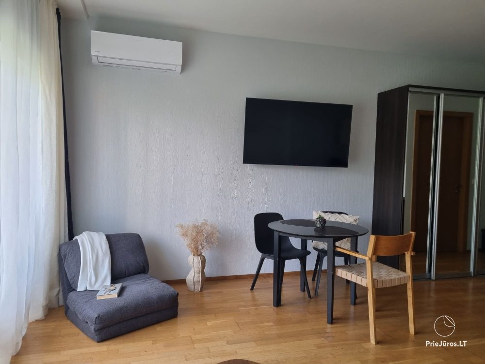 Sunny holiday flat-studio with terrace in calm place near the sea