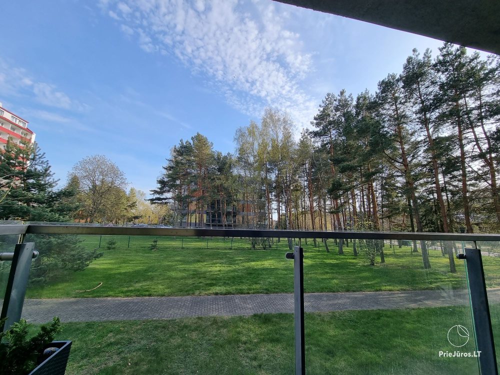 Sunny holiday flat-studio with terrace in calm place near the sea