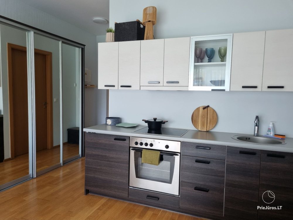 Sunny holiday flat-studio with terrace in calm place near the sea