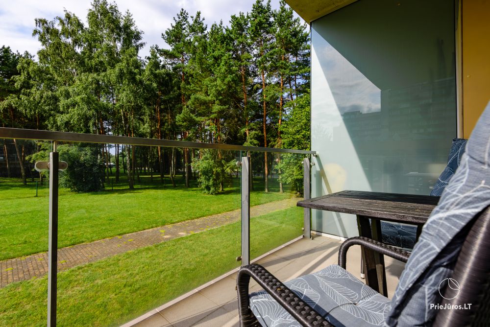Sunny holiday flat-studio with terrace in calm place near the sea
