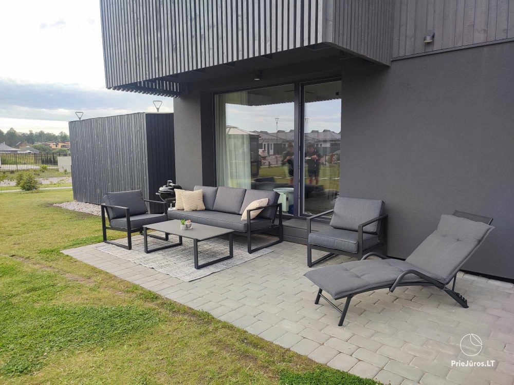 2-room apartment for rent with private terrace, parking space, storage room.
