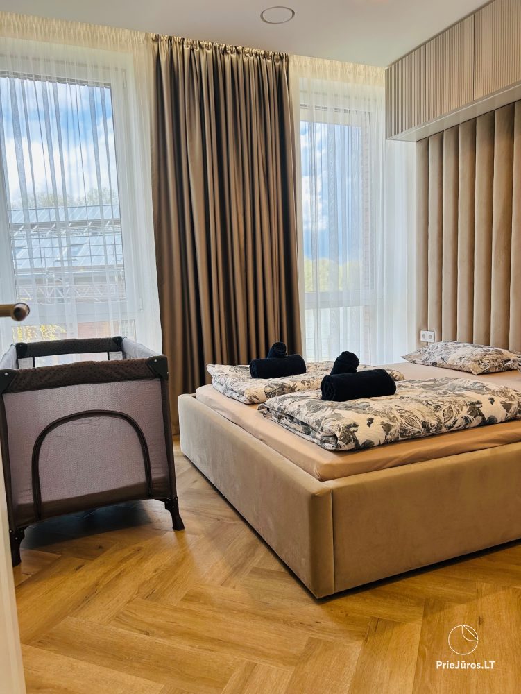 Park Apartments in Central Klaipėda. New, Cozy 3-Room Apartment with Lake View, Near the Old Town.