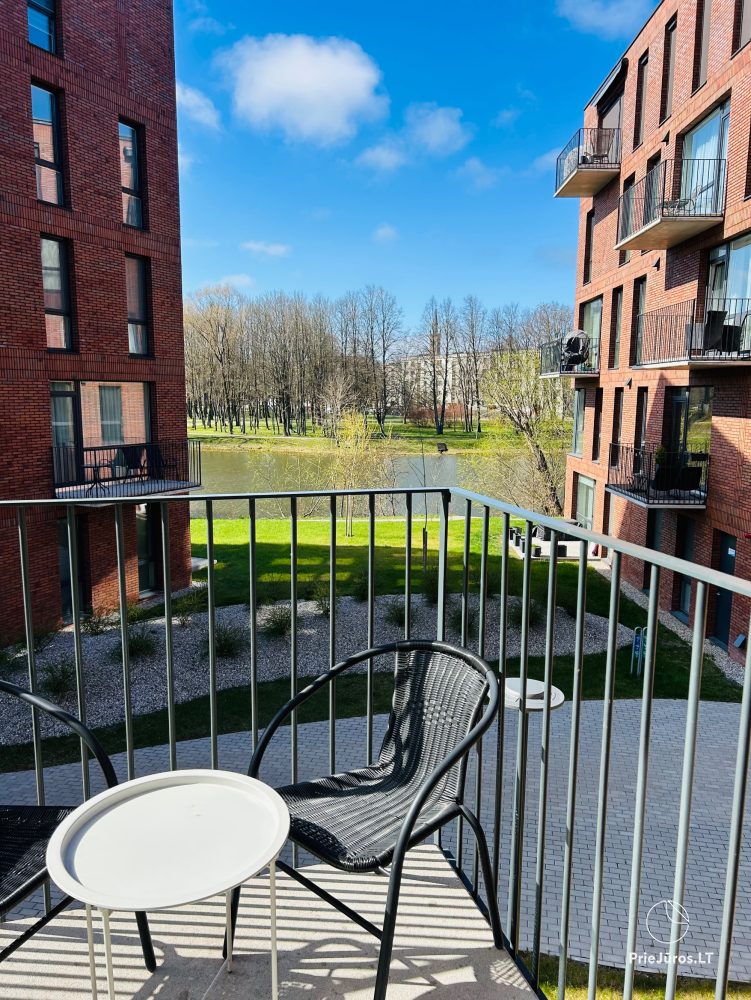 Park Apartments in Central Klaipėda. New, Cozy 3-Room Apartment with Lake View, Near the Old Town.