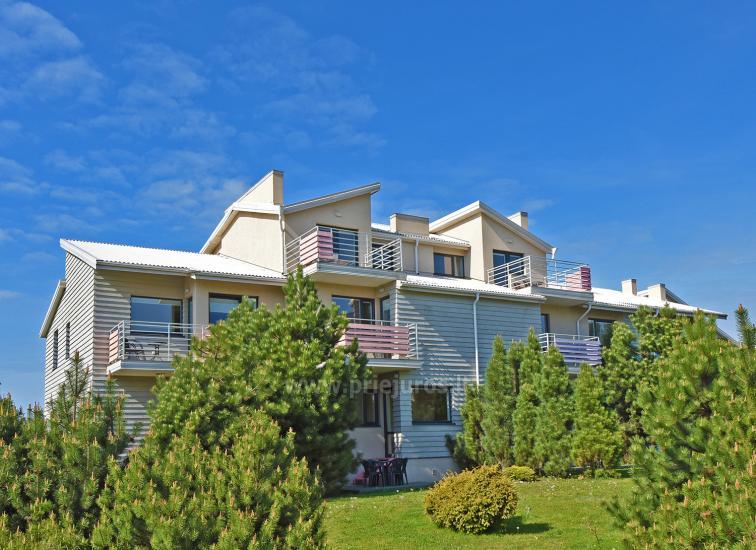 «Вилла Вербена» в Паланге: 2-3-комнатные апартаменты с отдельными входами, с балконами или террасами, кухнями. 7 мин. до моря!