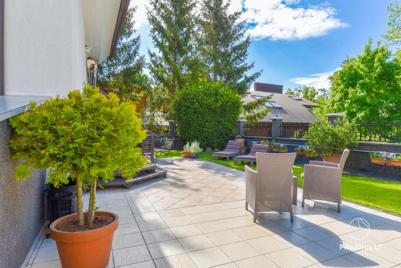 Apartments and holiday house with separate entrance and private courtyard
