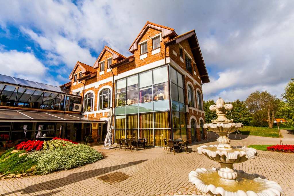 RADAILIU DVARAS - park of dinosaurs - apartment - restaurant- banquets - weddings near Klaipeda - hotel - restaurant - saunas. 7km from Klaipeda