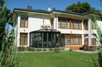 Villa in Palanga: 6 min walk to the sea, there is a private courtyard with an arbor, swing, next to the botanical park