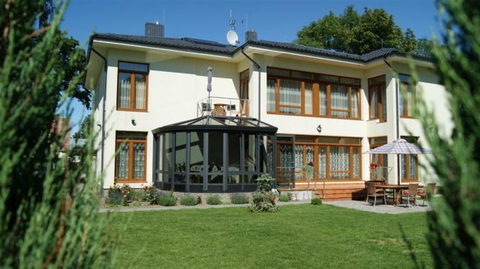  Villa in Palanga: 6 min walk to the sea, there is a private courtyard with an arbor, swing, next to the botanical park