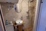 Studio apartment in Nida: on the ground floor, overlooking the lagoon, an arbor with garden furniture in the yard