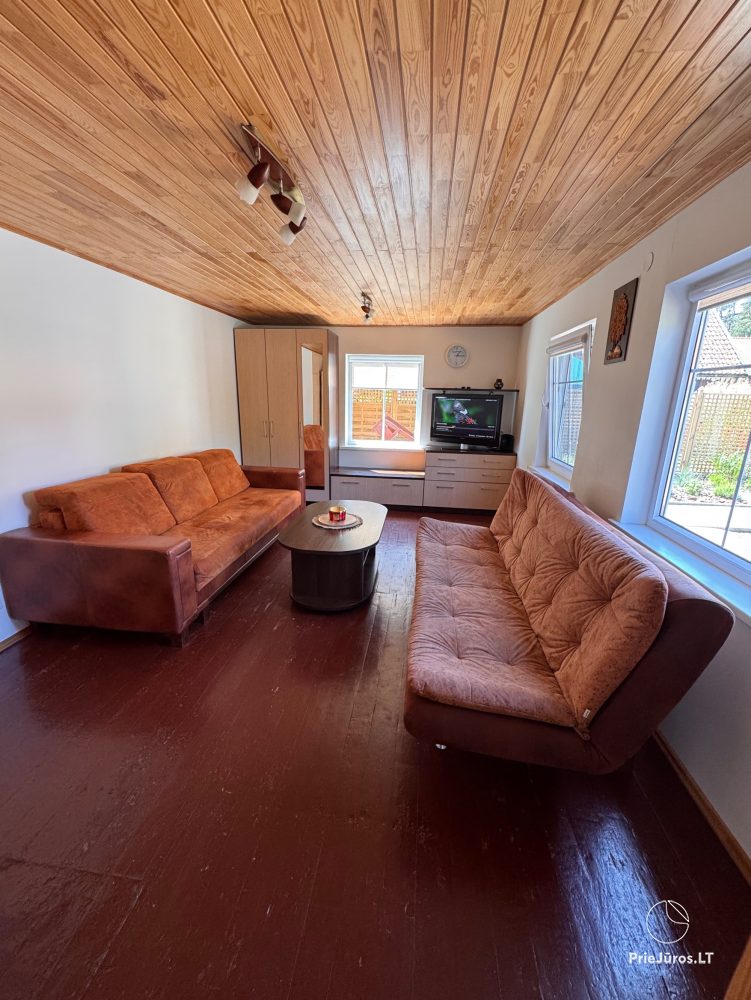 Studio apartment in Nida: on the ground floor, overlooking the lagoon, an arbor with garden furniture in the yard - 1