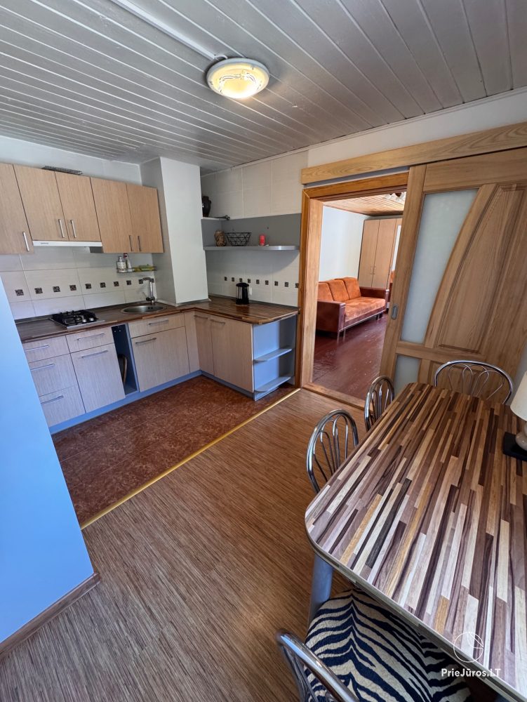 Studio apartment in Nida: on the ground floor, overlooking the lagoon, an arbor with garden furniture in the yard