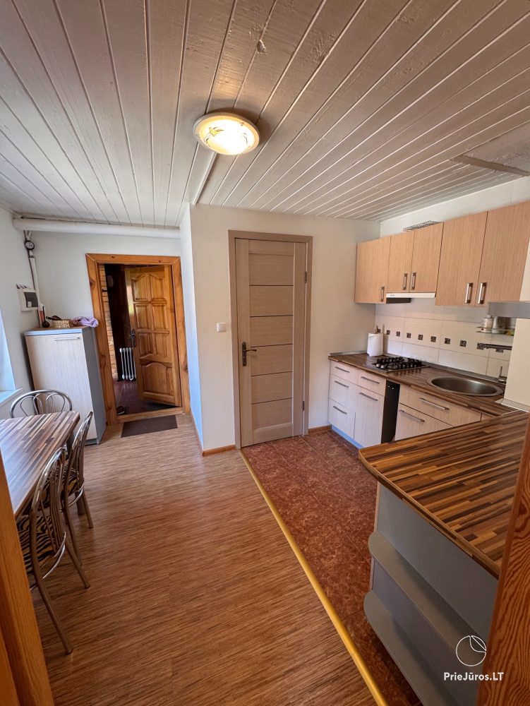 Studio apartment in Nida: on the ground floor, overlooking the lagoon, an arbor with garden furniture in the yard