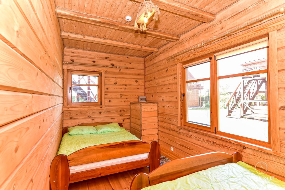 Two rooms apartment and rooms for rent in Sventoji, in wooden house