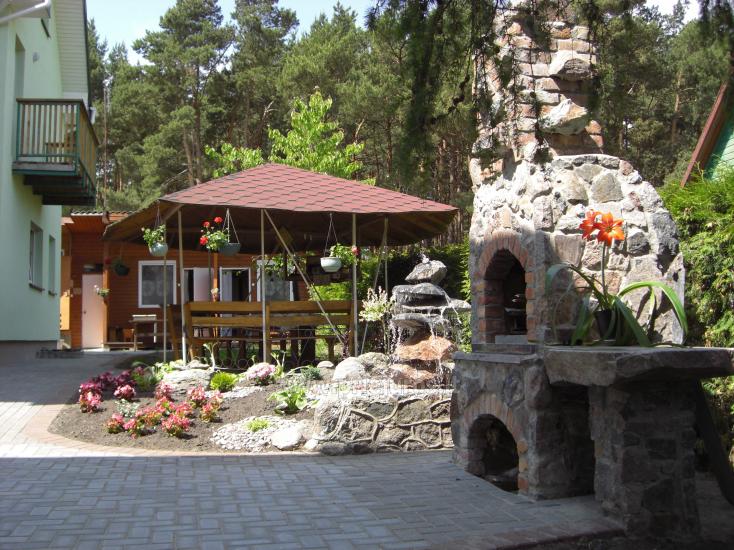 Номера и домики в аренду. Большой двор, беседка, качели - 1