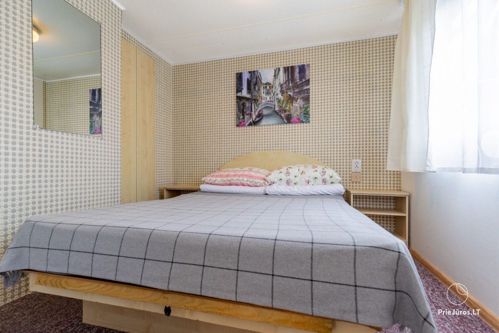 Holiday houses and rooms with amenities for rent