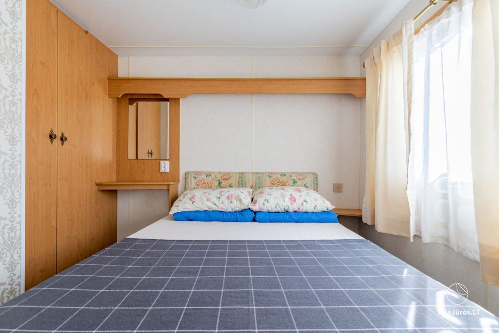 Holiday houses and rooms with amenities for rent