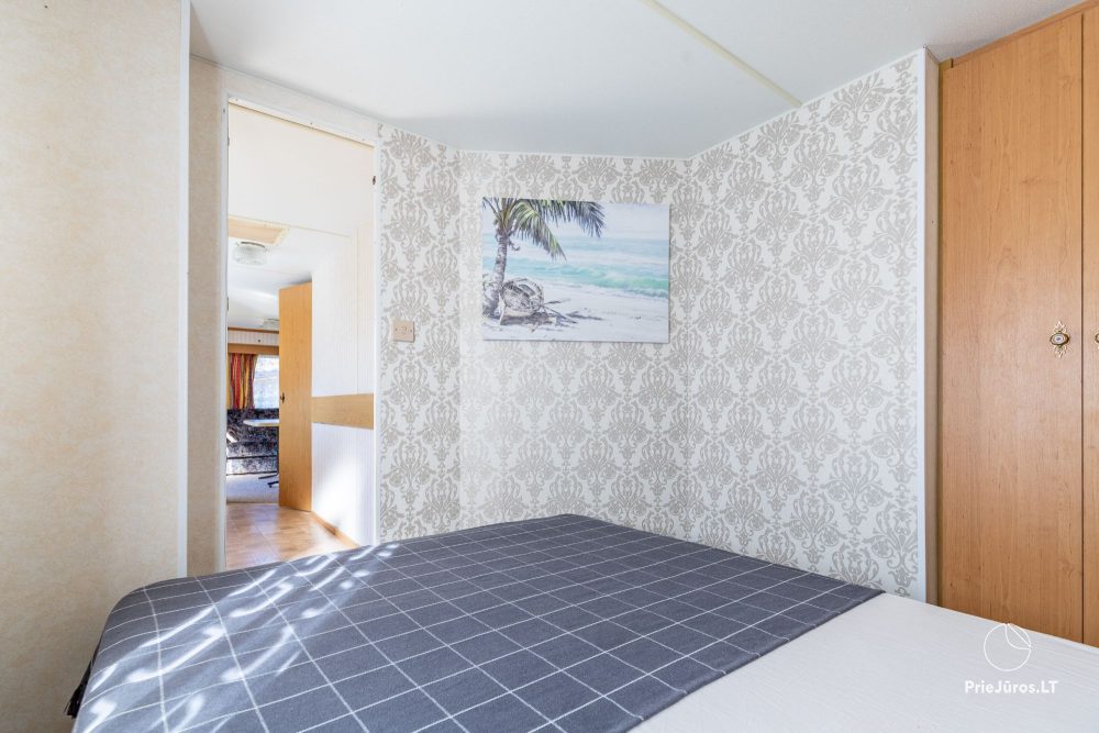 Holiday houses and rooms with amenities for rent