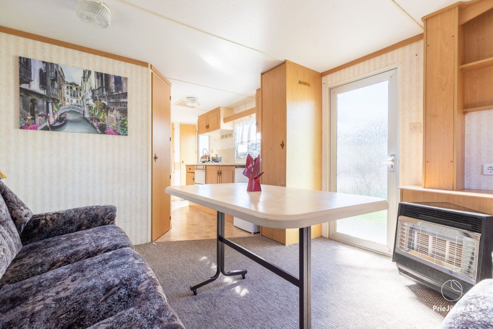 Holiday houses and rooms with amenities for rent
