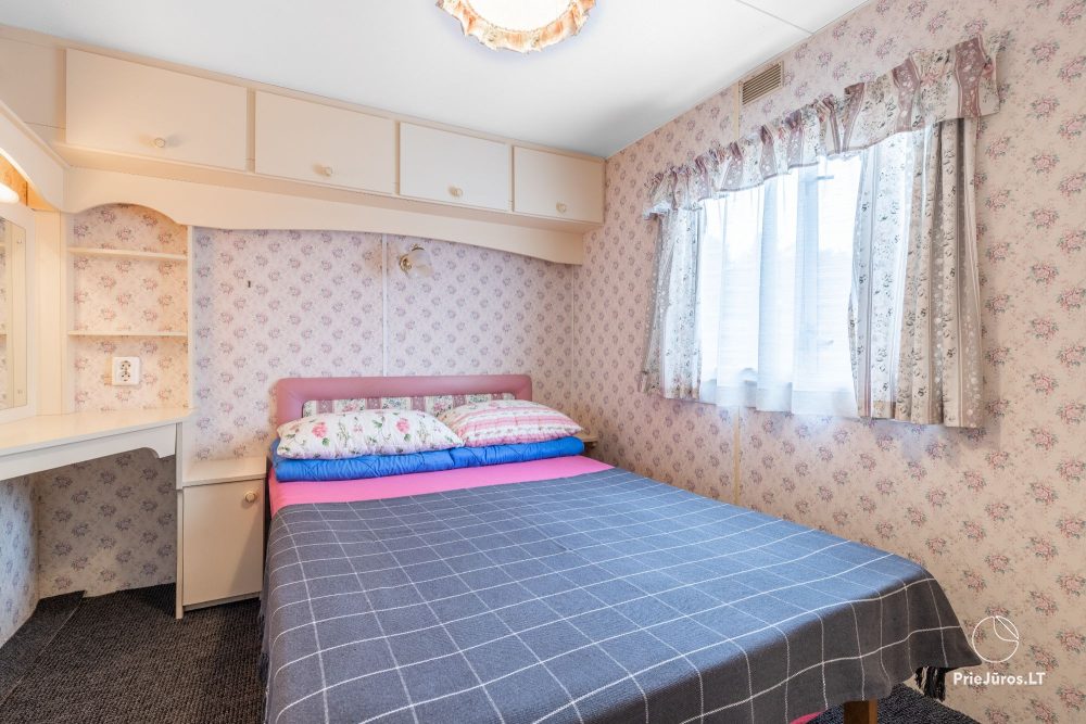 Holiday houses and rooms with amenities for rent