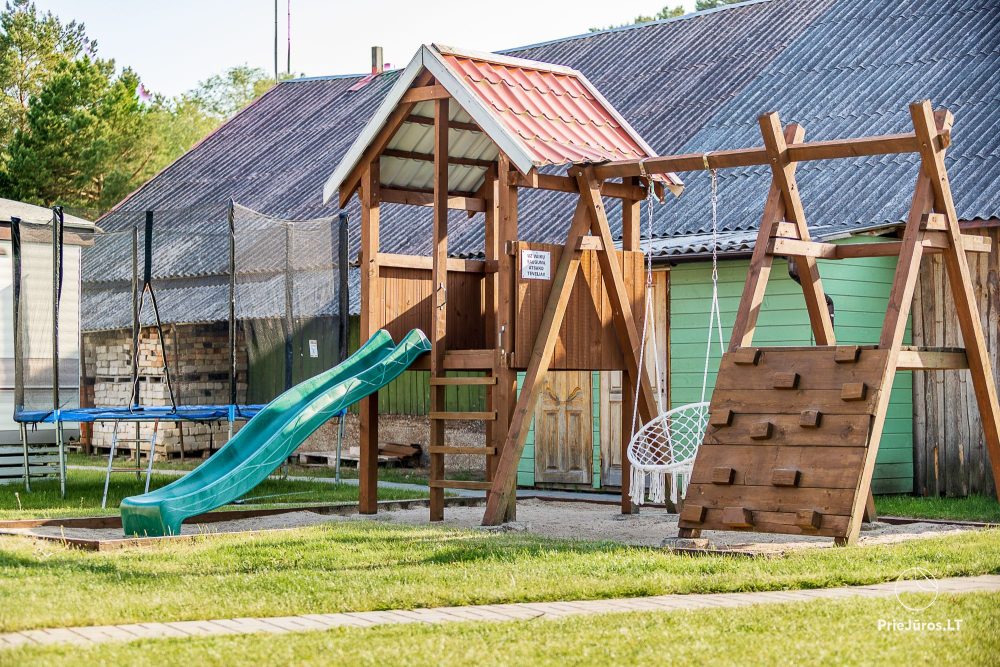 Holiday houses and rooms with amenities for rent